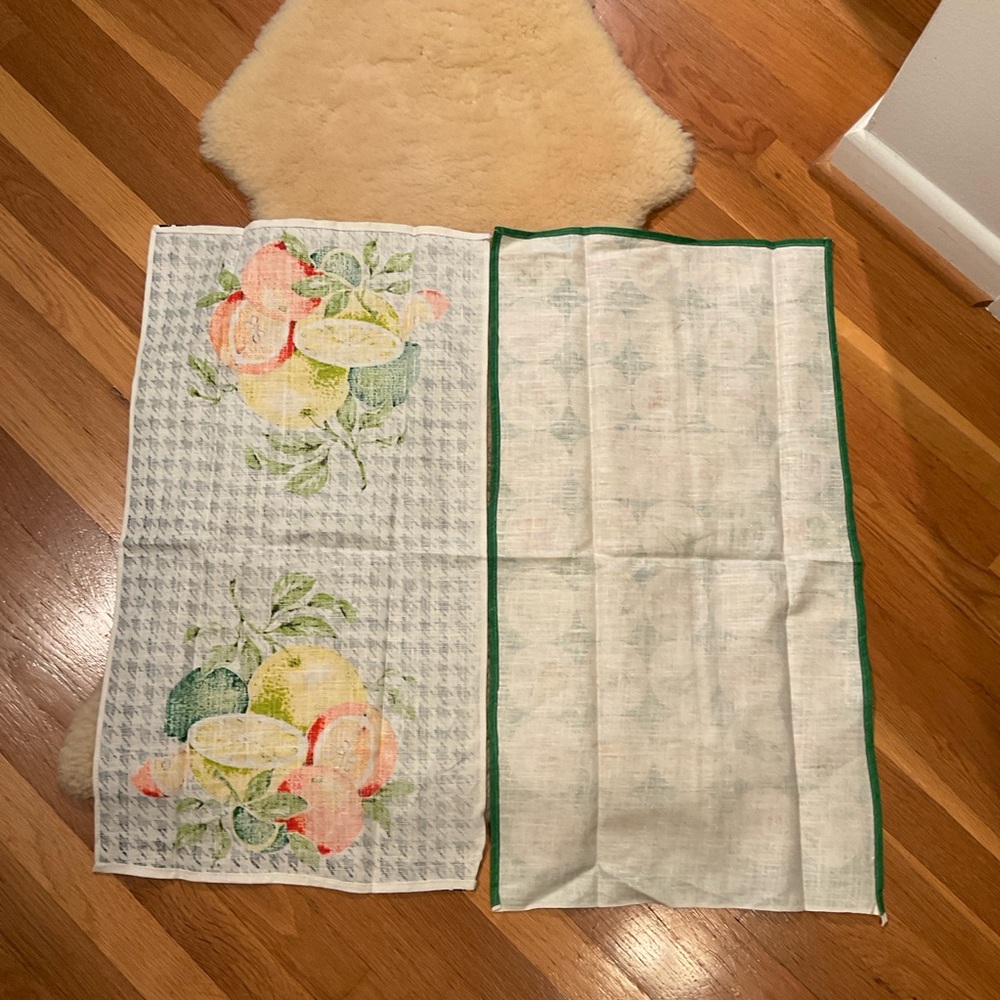 Vintage linen kitchen towels, set of 2 - Picture 4 of 7